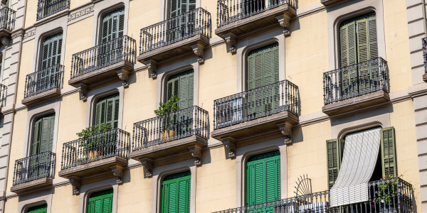 Pintar Fachadas y Patios de Luces de Comunidades Vecinos / Propietarios Ribatejada · Reparación y Preparación de Superficies
