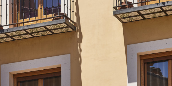 Pintar Fachadas de Casas Unifamiliares / Chalets Valverde de Alcalá · Pintura anticorrosiva para Barandillas, Rejas y otros Elementos