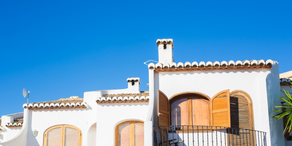 Pintar Fachadas de Casas Unifamiliares / Chalets Valverde de Alcalá · Pinturas para Pintado de Fachadas Metálicas o de Hormigón
