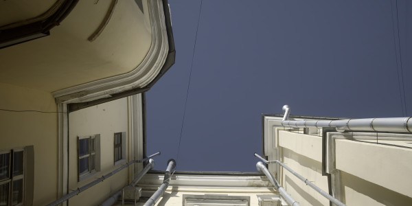 Trabajos Verticales en Fachadas de Edificios / Viviendas Carabaña · Pintado de Edificios Altos, Patios Interiores de Luces y Estructura Complejas